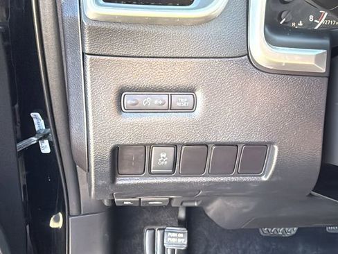 Used 2017 Nissan Murano SV image 25