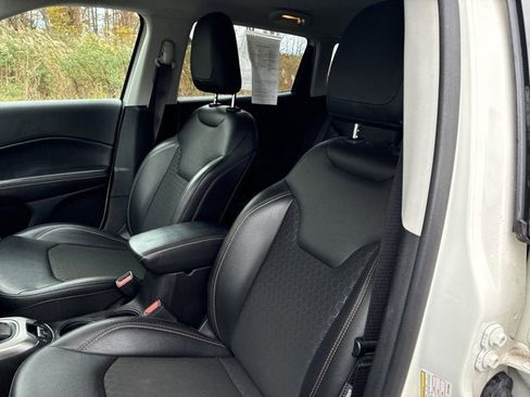 Certified 2021 Jeep Compass Latitude image 19