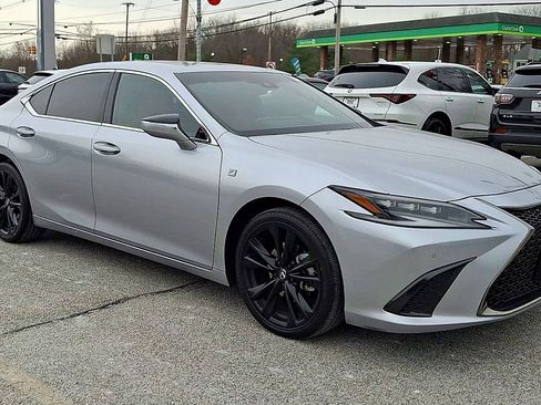 Used 2023 Lexus ES 300h F Sport image 2