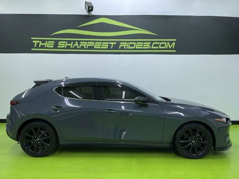 Used 2021 MAZDA MAZDA3 Hatchback w/Premium Plus Pkg image 11