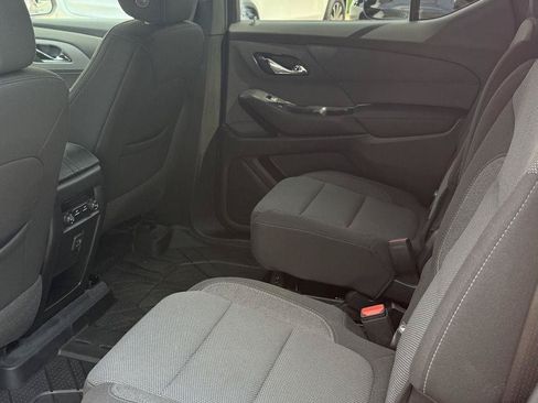 Used 2022 Chevrolet Traverse LT FWD image 31