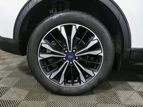 Used 2022 Ford Escape SE w/ SE Sport Appearance Package image 16