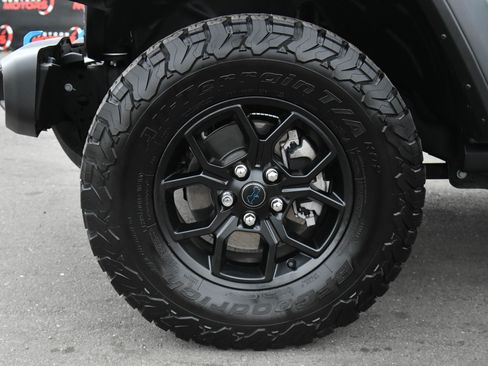 Used 2024 Jeep Wrangler Willys image 12