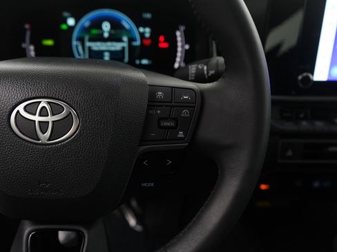 Used 2025 Toyota Camry LE image 17