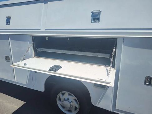 Used 2009 Ford E-350 and Econoline 350 Super Duty RWD image 10