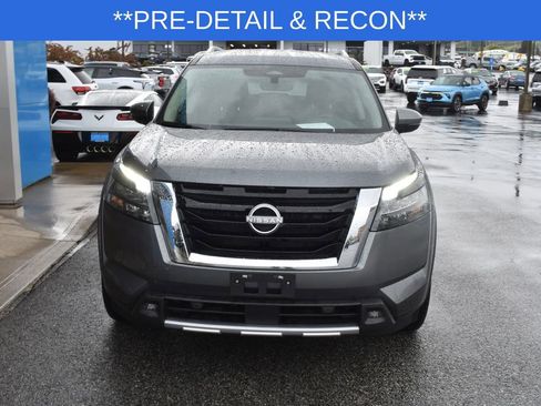 Used 2025 Nissan Pathfinder SL AWD/4WD image 6