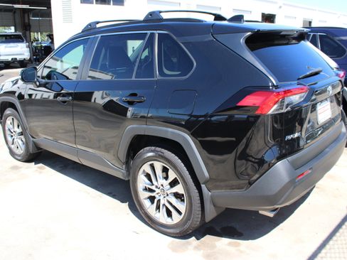 Used 2021 Toyota RAV4 XLE Premium FWD image 7