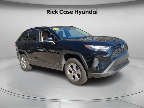 Used 2022 Toyota RAV4 XLE image 9