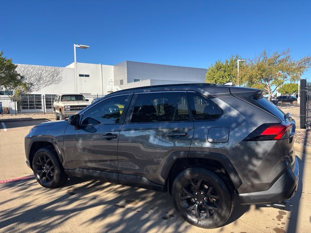 Used 2021 Toyota RAV4 LE FWD image 8