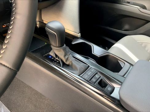 Used 2025 Toyota Camry SE image 15