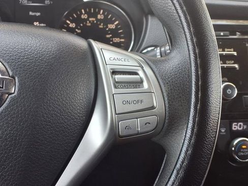 Used 2015 Nissan Rogue SV image 18