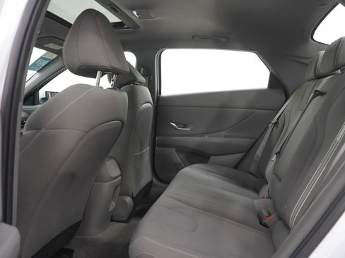 Used 2024 Hyundai Elantra SEL w/ Convenience Package FWD image 18