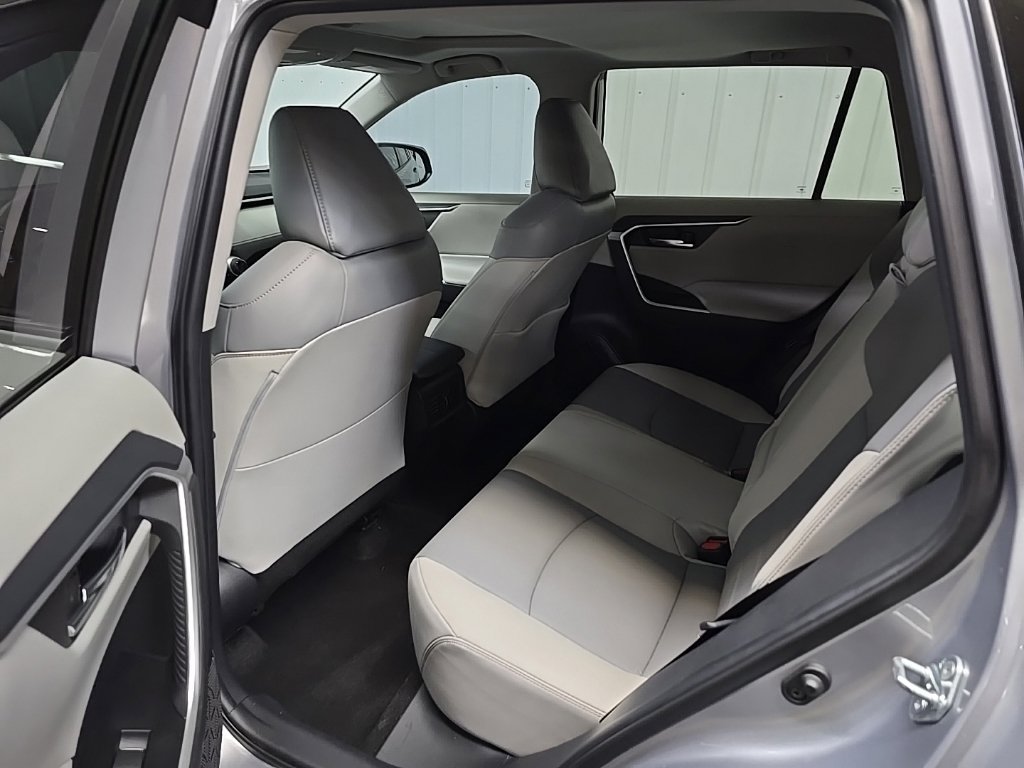 Used 2021 Toyota RAV4 XLE Premium FWD image 31