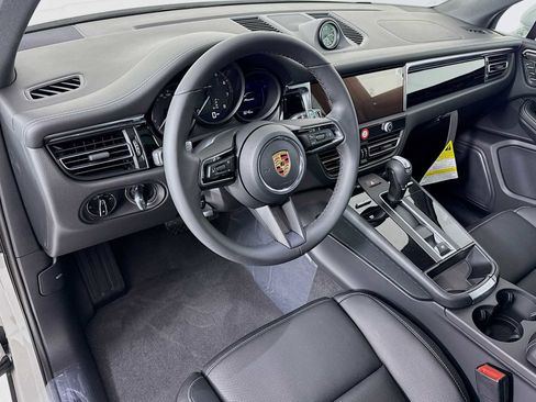 New 2026 Porsche Macan image 4