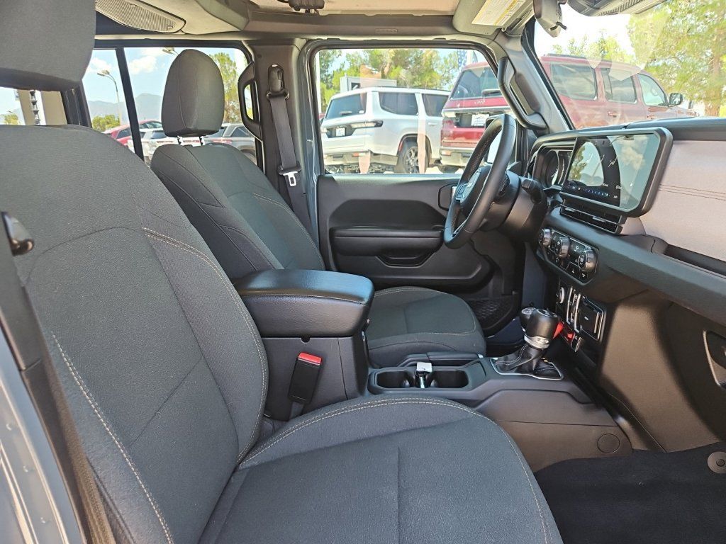 Used 2024 Jeep Wrangler Unlimited AWD/4WD image 23