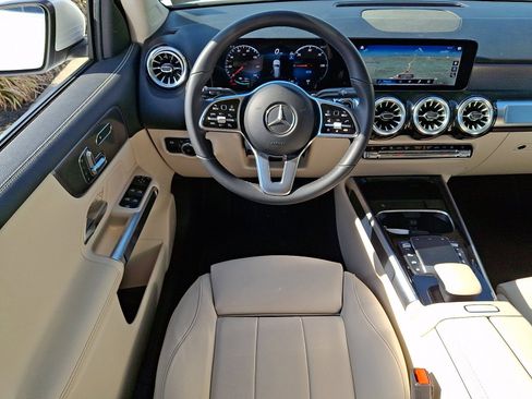 Used 2023 Mercedes-Benz EQB 300 4MATIC image 12