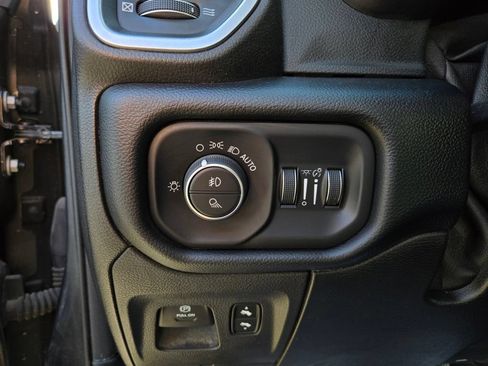 Used 2019 RAM 1500 Big Horn AWD/4WD image 13