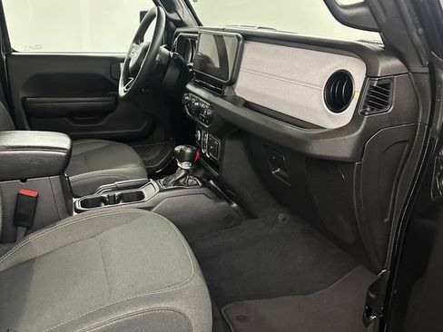 Used 2024 Jeep Wrangler Unlimited w/ Convenience Group AWD/4WD image 34