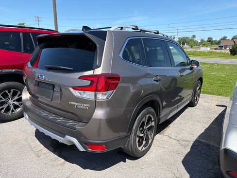 Used 2024 Subaru Forester Touring AWD/4WD image 7