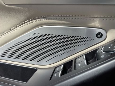 Used 2020 Ford Explorer Platinum w/ Premium Technology Package image 21