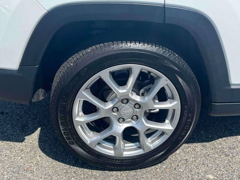Used 2023 Jeep Compass Latitude AWD/4WD image 11
