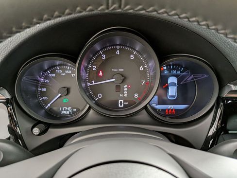 Certified 2025 Porsche Macan AWD/4WD image 15