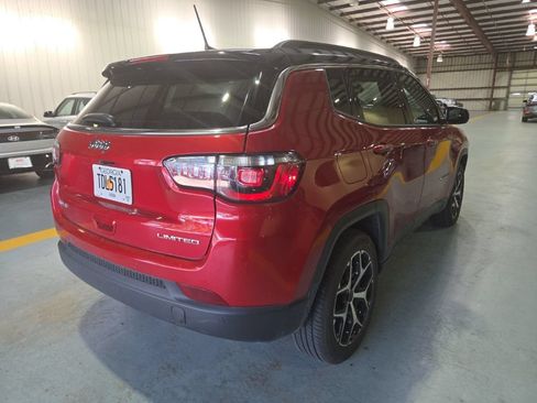 Used 2025 Jeep Compass Limited AWD/4WD image 9