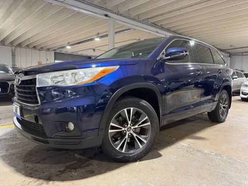 Used 2016 Toyota Highlander XLE AWD/4WD image 2