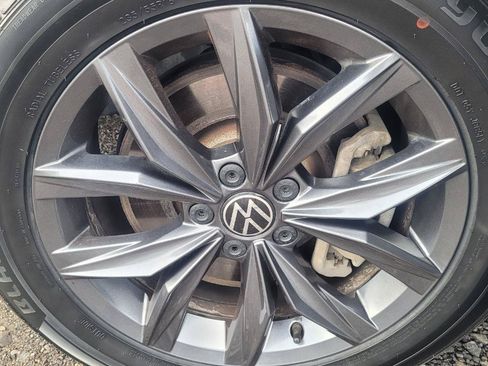 Used 2022 Volkswagen Tiguan SE AWD/4WD image 44