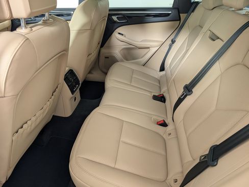 Certified 2026 Porsche Macan AWD/4WD image 26