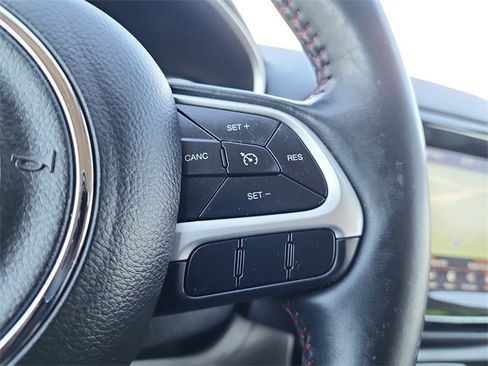 Used 2018 Jeep Compass Limited w/ Navigation Group image 28