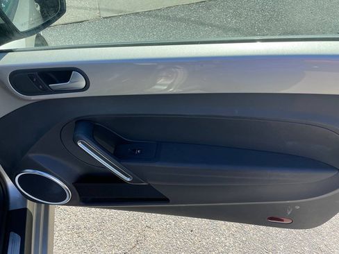 Used 2013 Volkswagen Beetle 2.5 FWD image 10