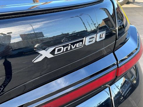 Used 2025 BMW i7 xDrive60 w/ Executive Package image 9