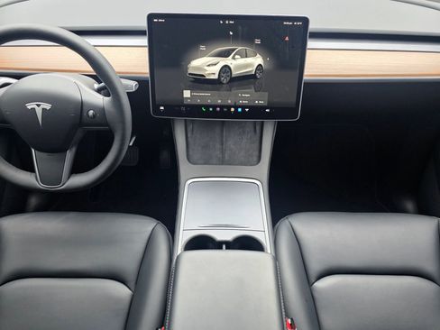 Used 2025 Tesla Model Y Long Range image 15