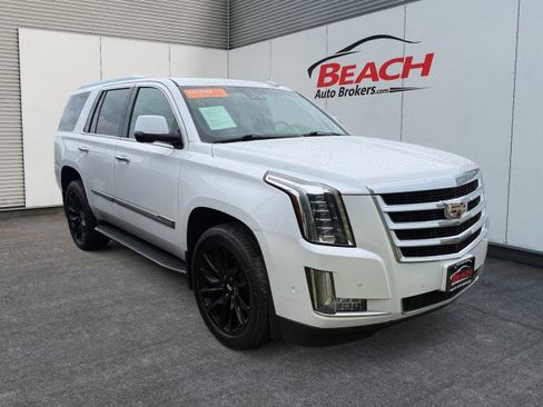 Used 2019 Cadillac Escalade Luxury image 1