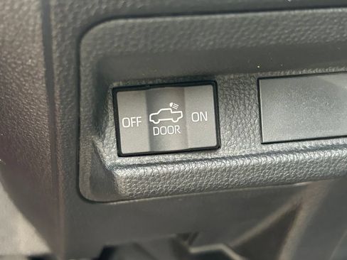 Certified 2024 Toyota Tacoma SR5 AWD/4WD image 25
