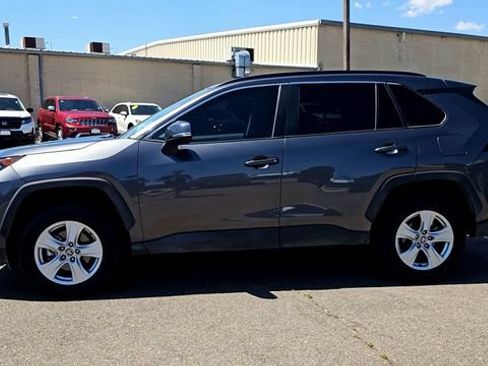 Used 2021 Toyota RAV4 XLE w/ Convenience Package FWD image 6