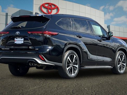 Used 2022 Toyota Highlander XSE FWD image 3