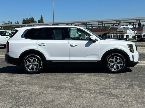 Used 2022 Kia Telluride EX FWD image 2