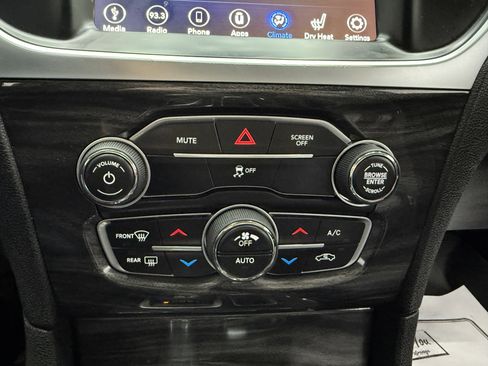 Used 2019 Chrysler 300 Touring L w/ Quick Order Package 22F image 17