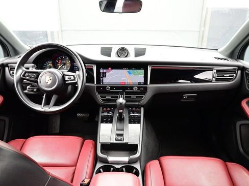 Certified 2023 Porsche Macan AWD/4WD image 20