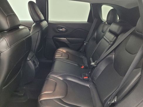 Used 2019 Jeep Cherokee Latitude Plus image 18