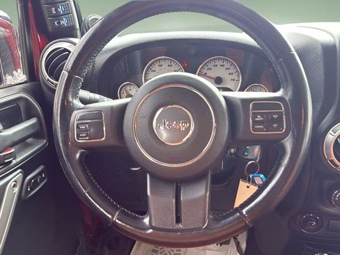 Used 2012 Jeep Wrangler Unlimited Sahara image 14