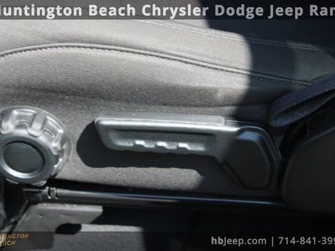 Used 2023 Jeep Wrangler Unlimited image 35