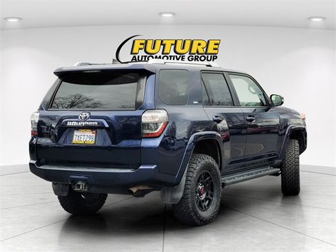 Used 2017 Toyota 4Runner SR5 image 5