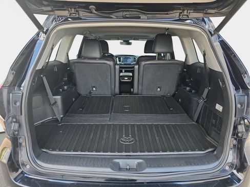 Used 2019 Toyota Highlander SE AWD/4WD image 14