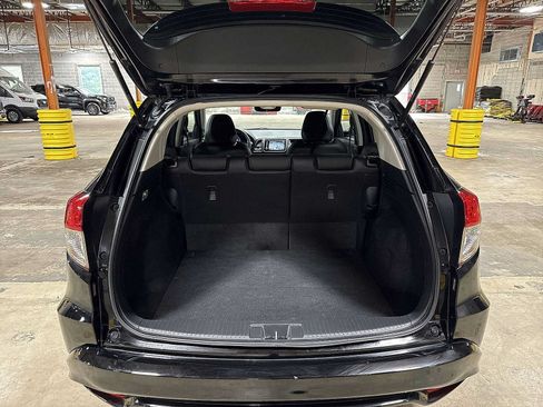Used 2020 Honda HR-V Touring image 11