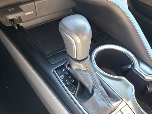 Used 2018 Toyota Camry XLE image 14