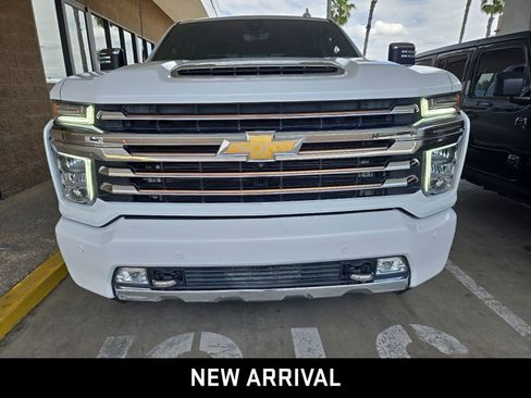 Used 2023 Chevrolet Silverado 2500 High Country w/ Z71 Off-Road Package AWD/4WD image 2
