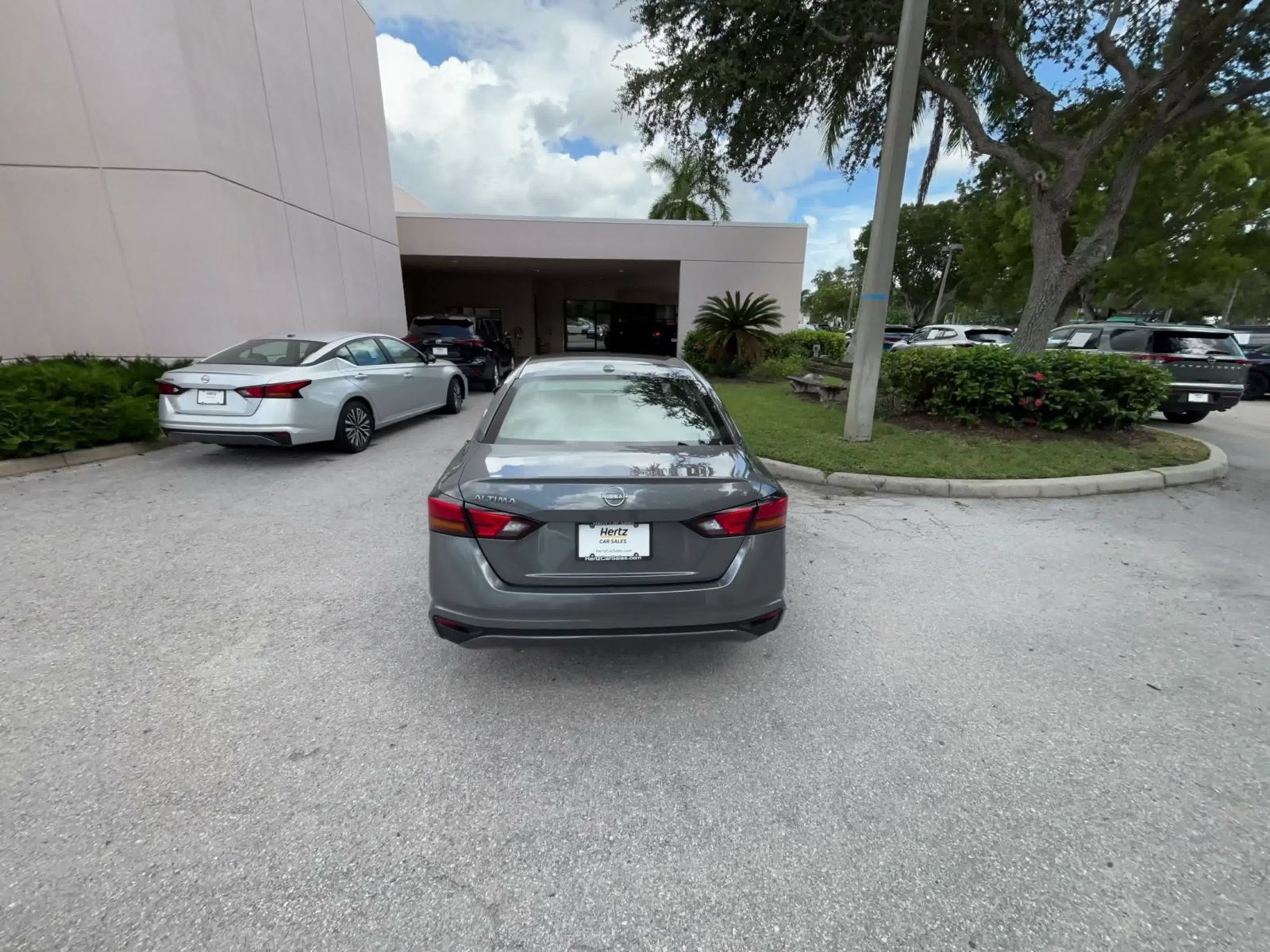 Used 2025 Nissan Altima 2.5 SV FWD image 12